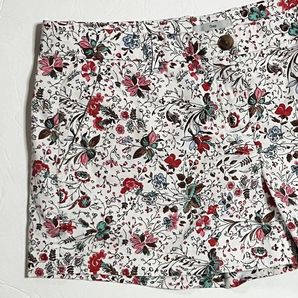 Banana Republic Sunshine White Floral Bermuda Short Size 8, 3.25" leg - Picture 3 of 12